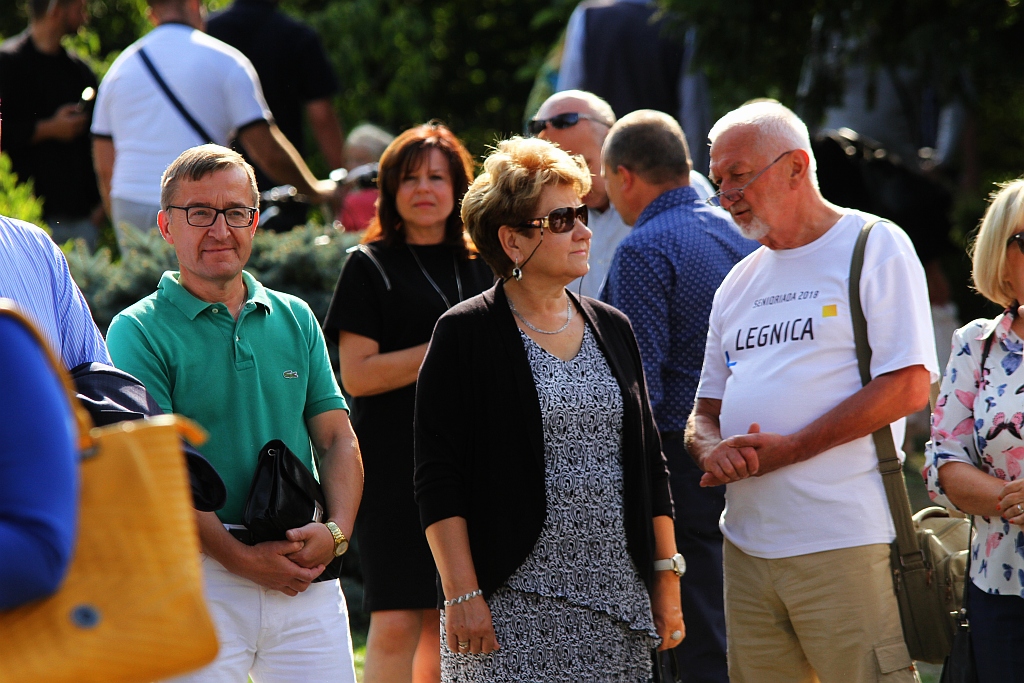 Wielka feta i tort na sto dwudzieste urodziny palmiarni