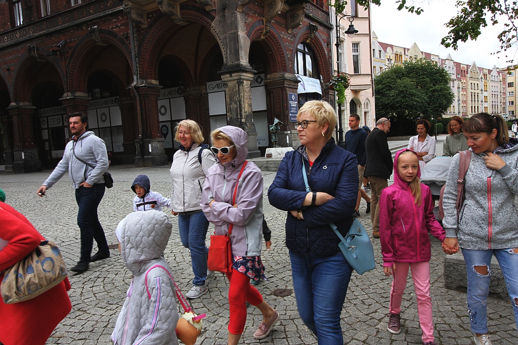 Dzieci wędrowały z Julkiem po Zamku Piastowskim