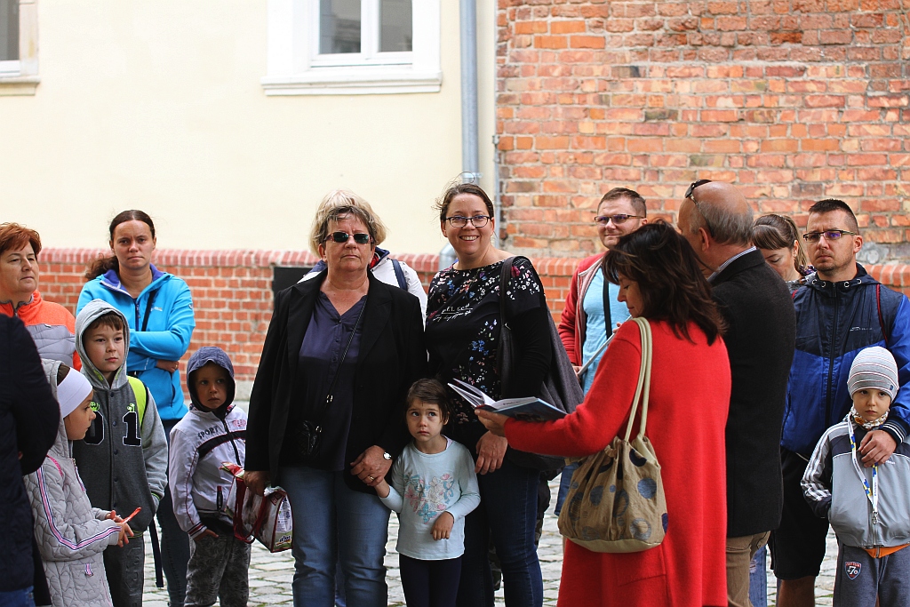 Dzieci wędrowały z Julkiem po Zamku Piastowskim