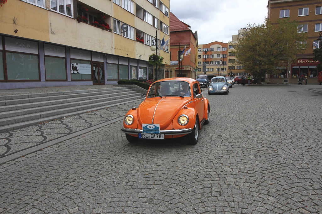 Żywa historia motoryzacji zajechała na legnicki rynek