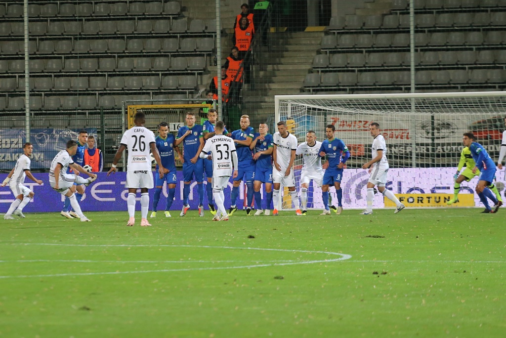 Legia wygrała w Legnicy. Gol Forsella to za mało na mistrza