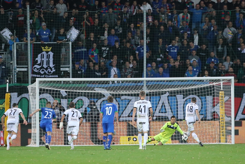 Legia wygrała w Legnicy. Gol Forsella to za mało na mistrza