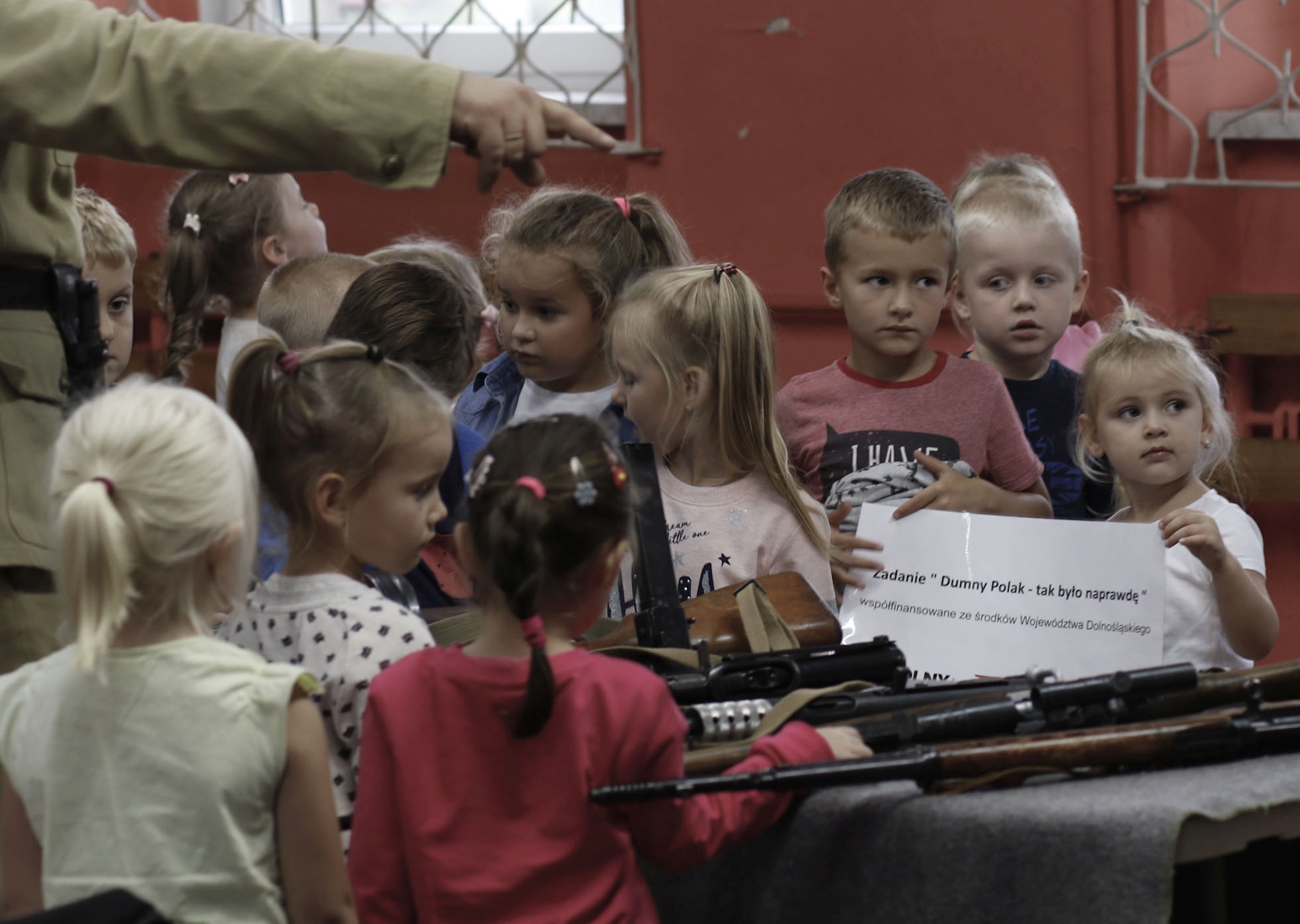 Uczniowie z gminy Miłkowice poznawali historię swojego kraju