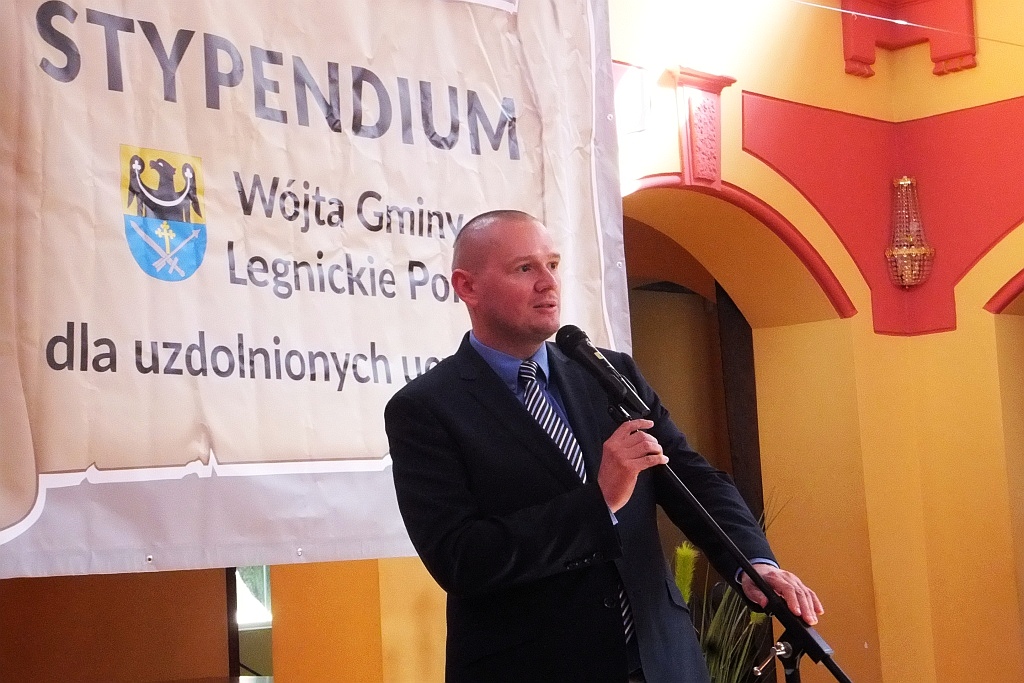 Wójt Henryk Babuśka wręczył stypendia gminnym prymusom