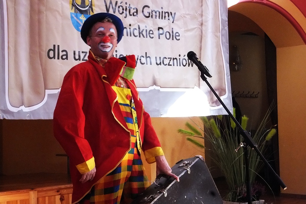 Wójt Henryk Babuśka wręczył stypendia gminnym prymusom