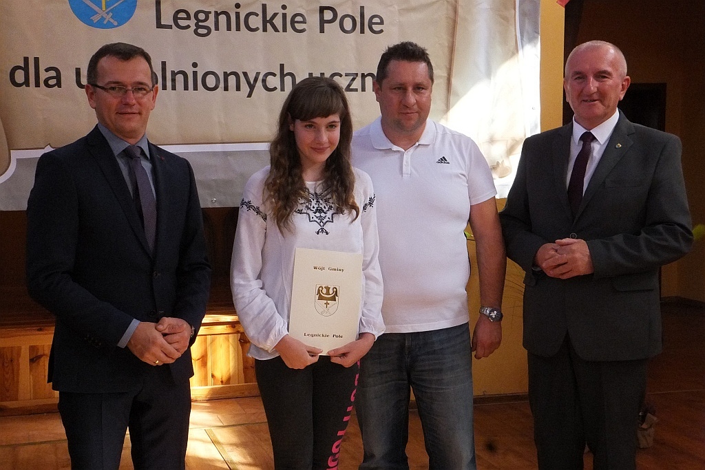 Wójt Henryk Babuśka wręczył stypendia gminnym prymusom