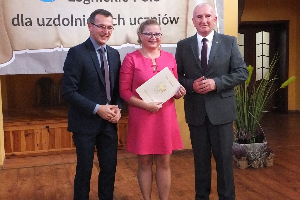Wójt Henryk Babuśka wręczył stypendia gminnym prymusom