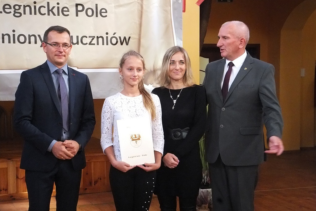 Wójt Henryk Babuśka wręczył stypendia gminnym prymusom