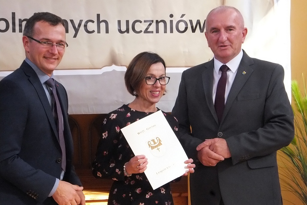 Wójt Henryk Babuśka wręczył stypendia gminnym prymusom