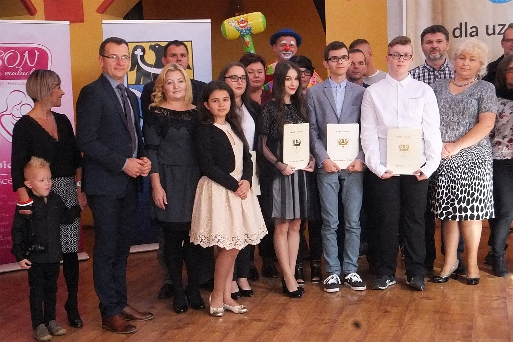 Wójt Henryk Babuśka wręczył stypendia gminnym prymusom