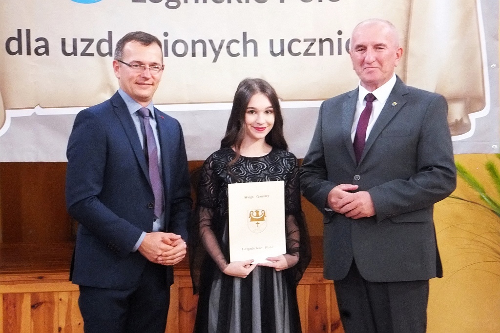 Wójt Henryk Babuśka wręczył stypendia gminnym prymusom
