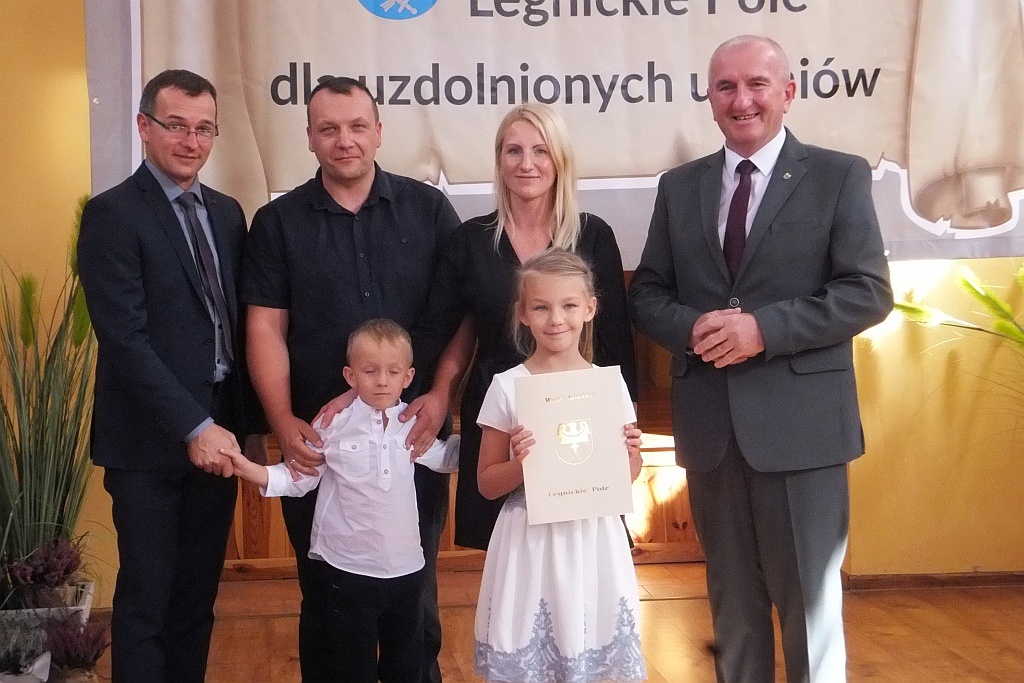Wójt Henryk Babuśka wręczył stypendia gminnym prymusom