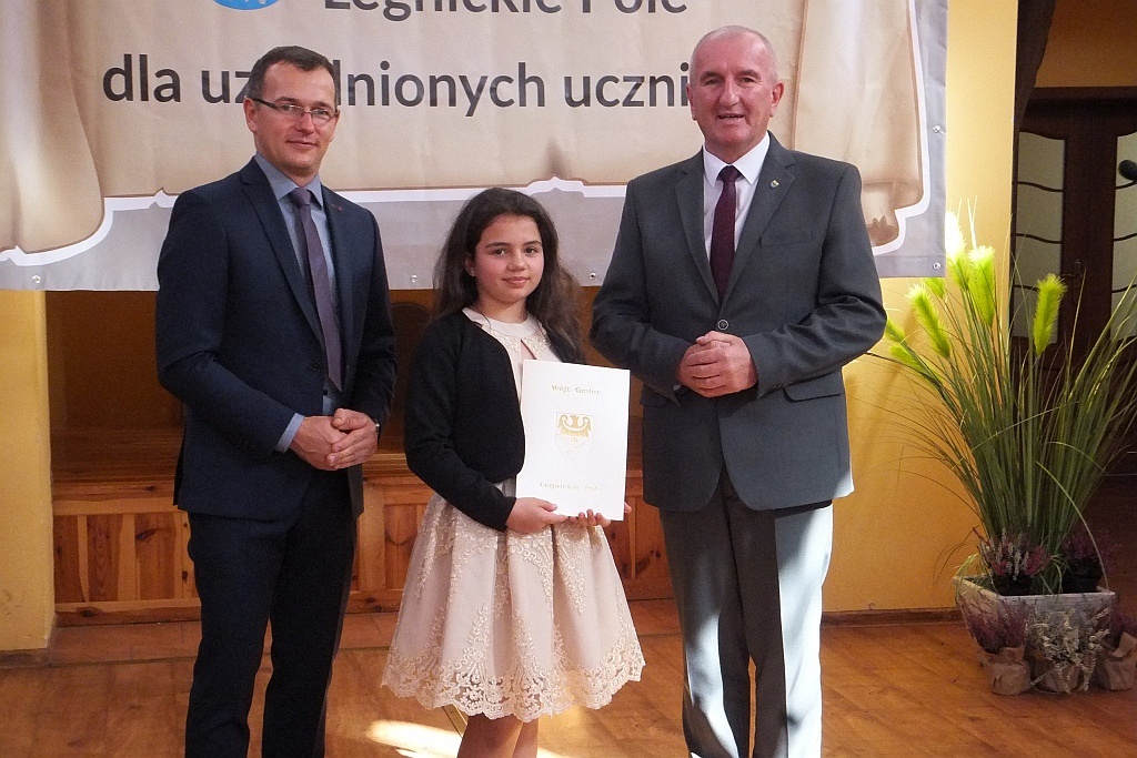 Wójt Henryk Babuśka wręczył stypendia gminnym prymusom