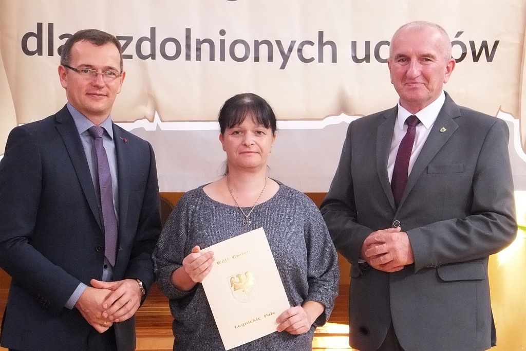 Wójt Henryk Babuśka wręczył stypendia gminnym prymusom