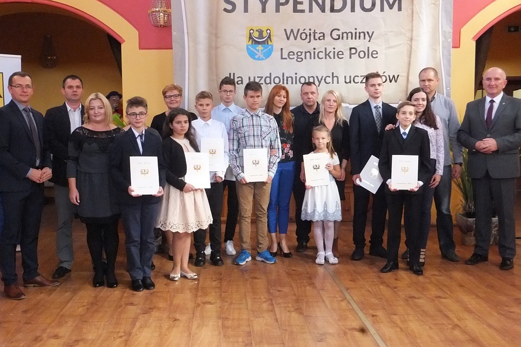 Wójt Henryk Babuśka wręczył stypendia gminnym prymusom