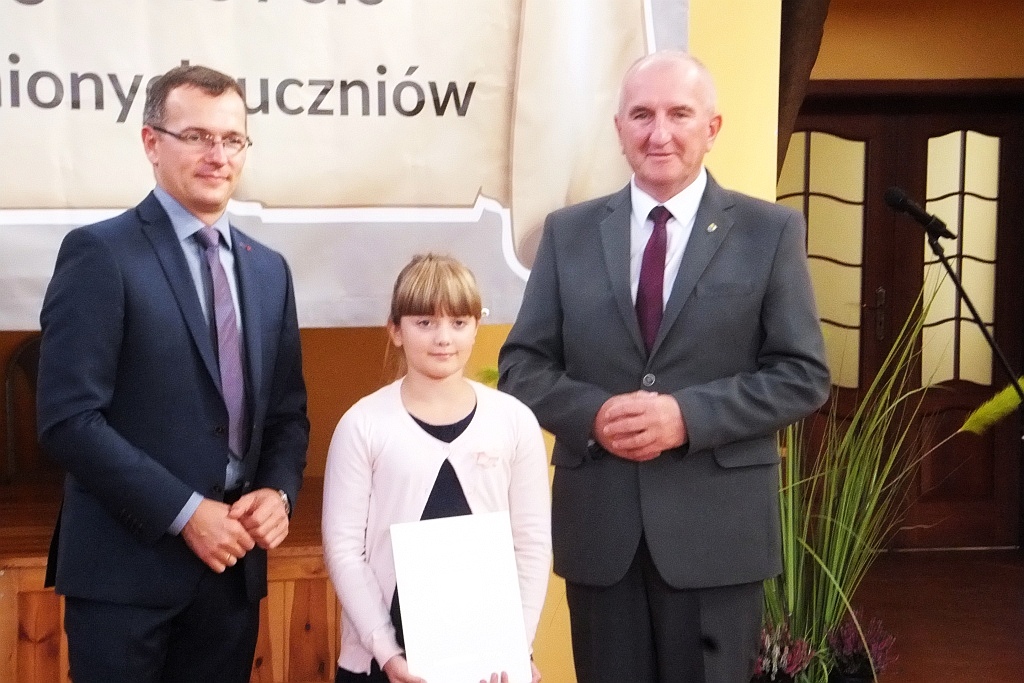 Wójt Henryk Babuśka wręczył stypendia gminnym prymusom