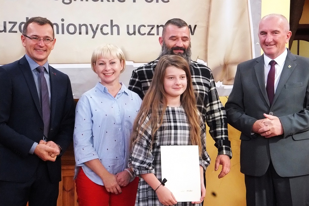 Wójt Henryk Babuśka wręczył stypendia gminnym prymusom