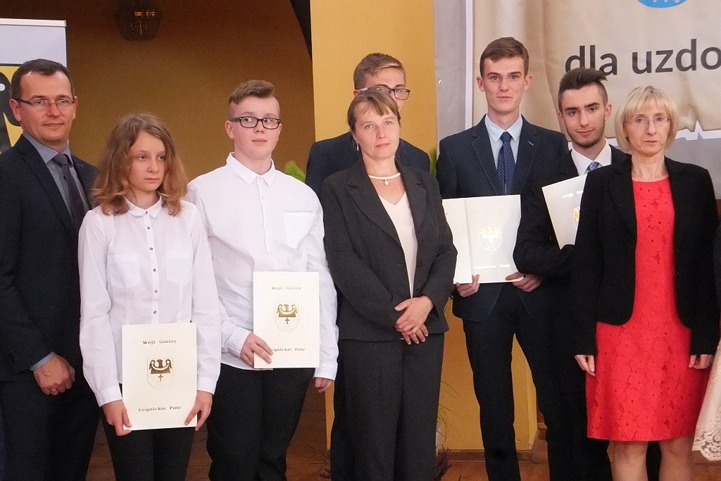 Wójt Henryk Babuśka wręczył stypendia gminnym prymusom