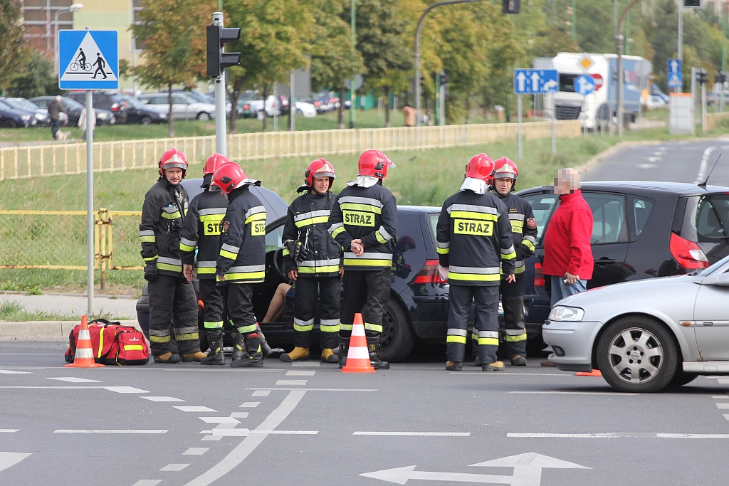 Na rondzie na Piekarach doszło do niegroźnej kolizji