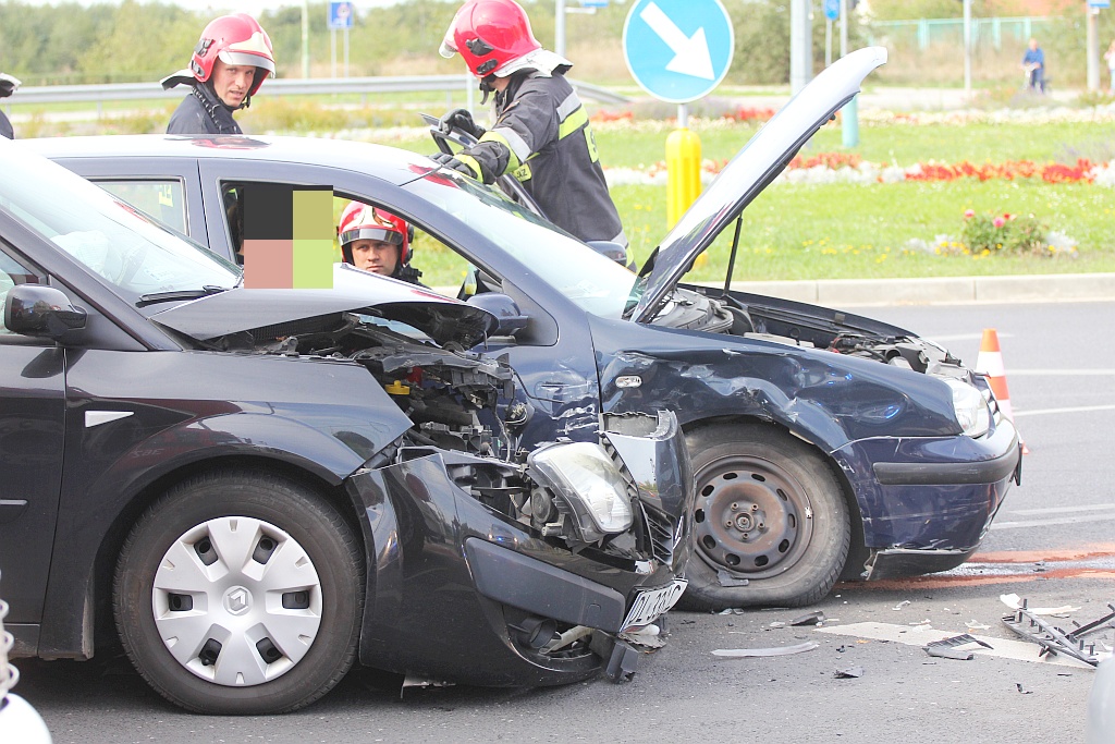 Na rondzie na Piekarach doszło do niegroźnej kolizji