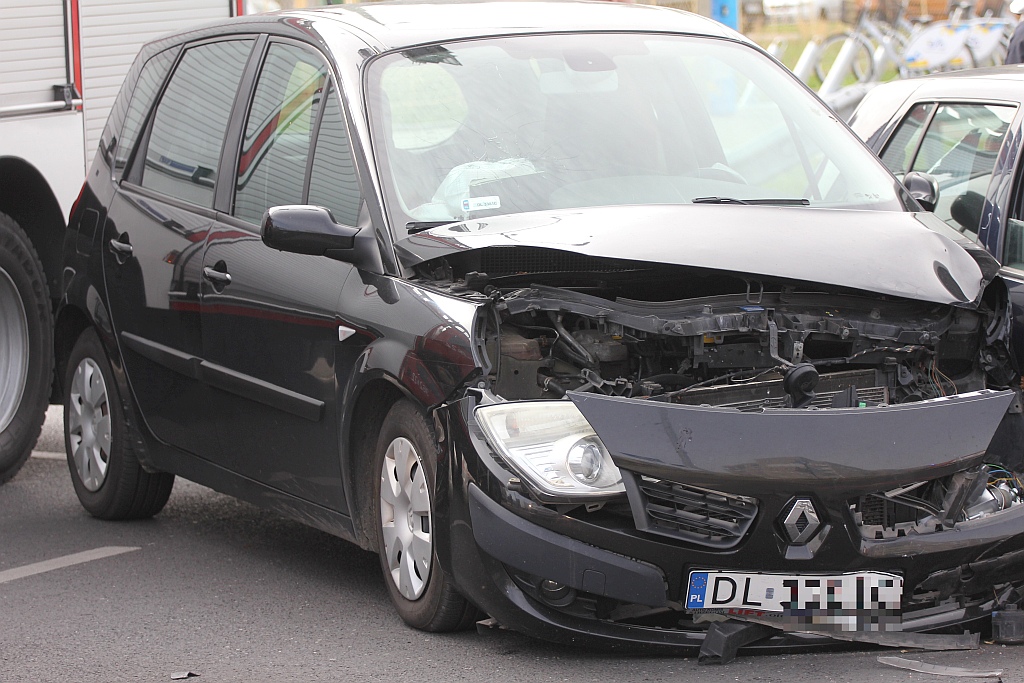 Na rondzie na Piekarach doszło do niegroźnej kolizji