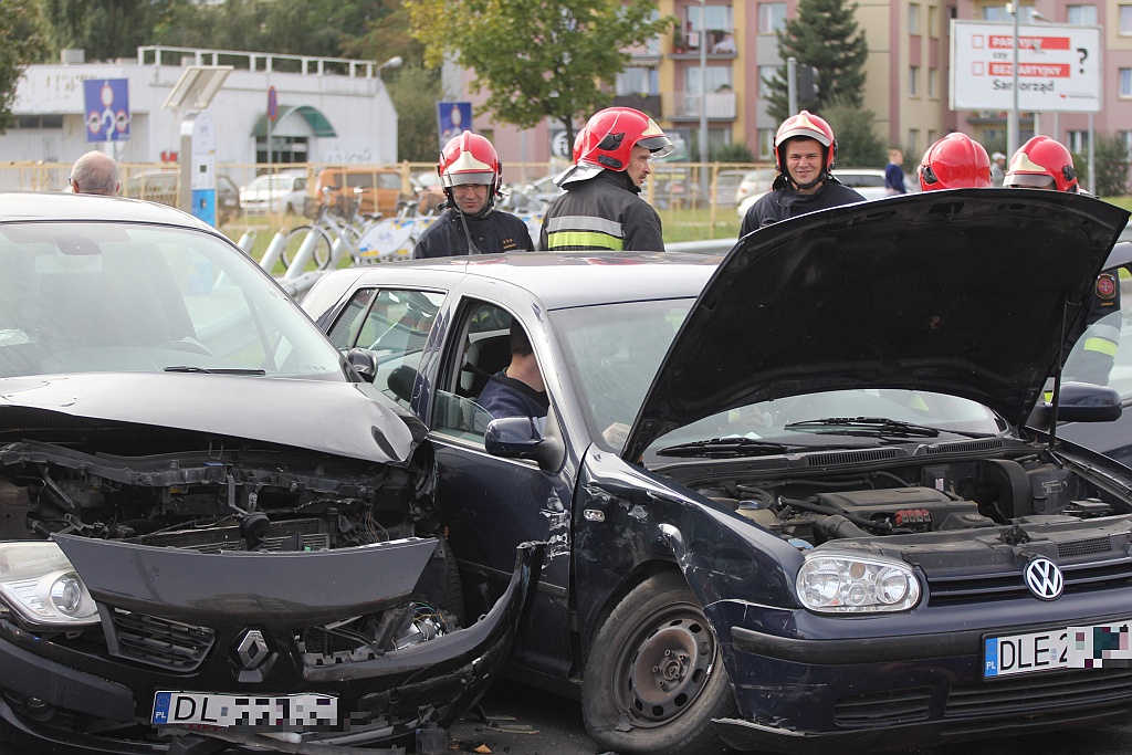 Na rondzie na Piekarach doszło do niegroźnej kolizji