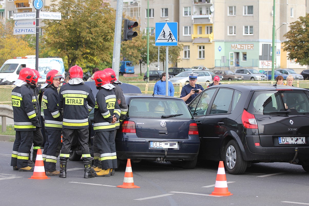Na rondzie na Piekarach doszło do niegroźnej kolizji