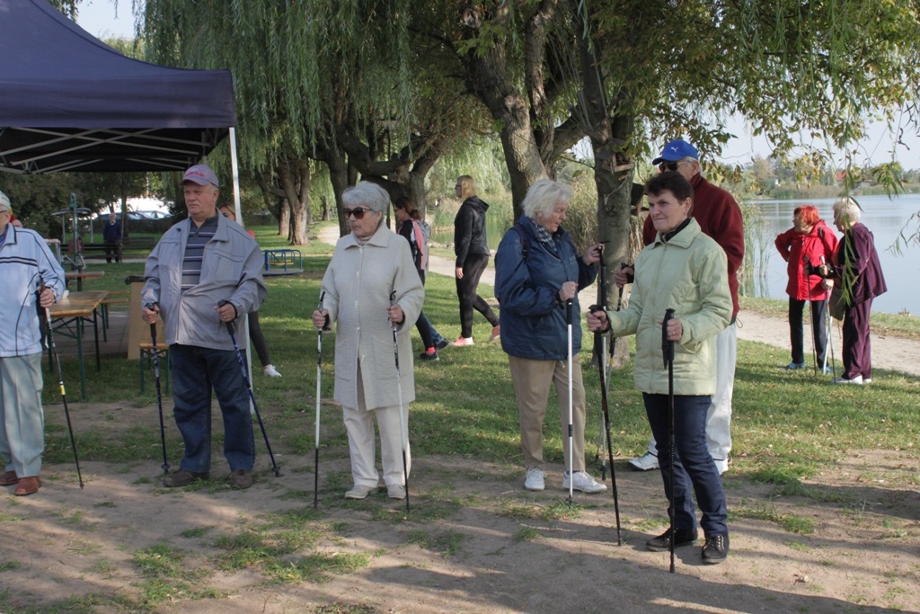 Integracyjny piątek nad jeziorem w Kunicach         
