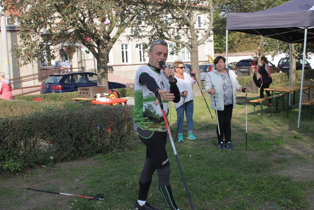 Integracyjny piątek nad jeziorem w Kunicach         
