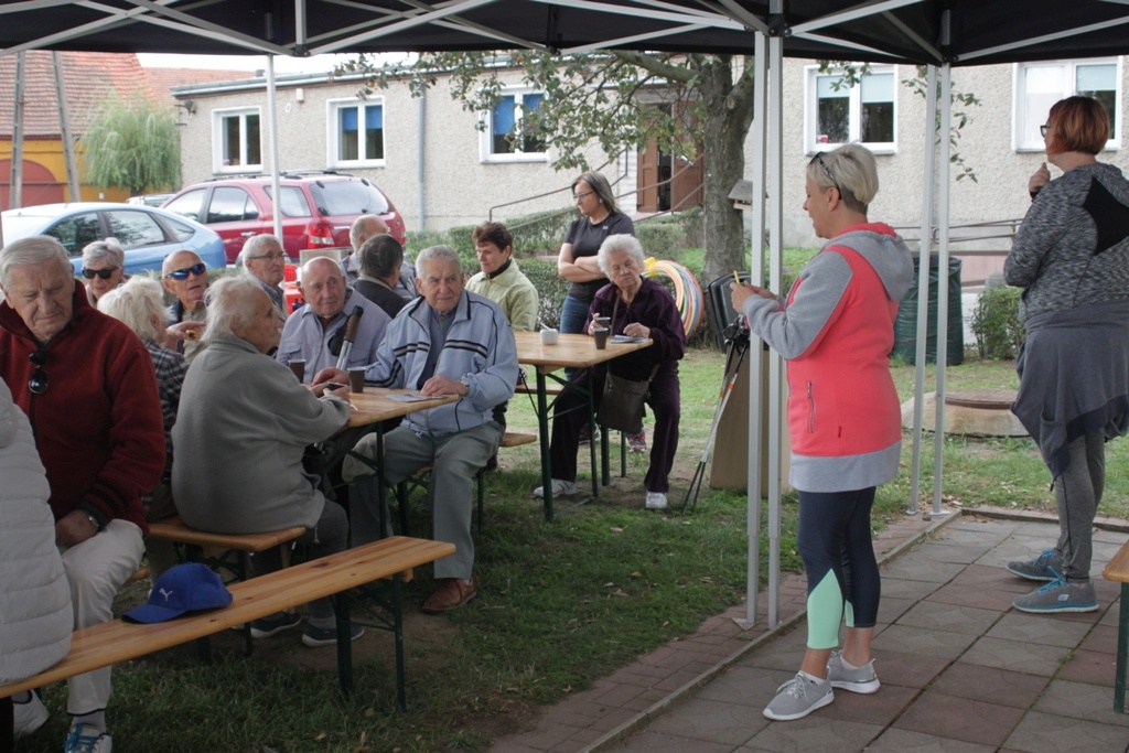 Integracyjny piątek nad jeziorem w Kunicach         
