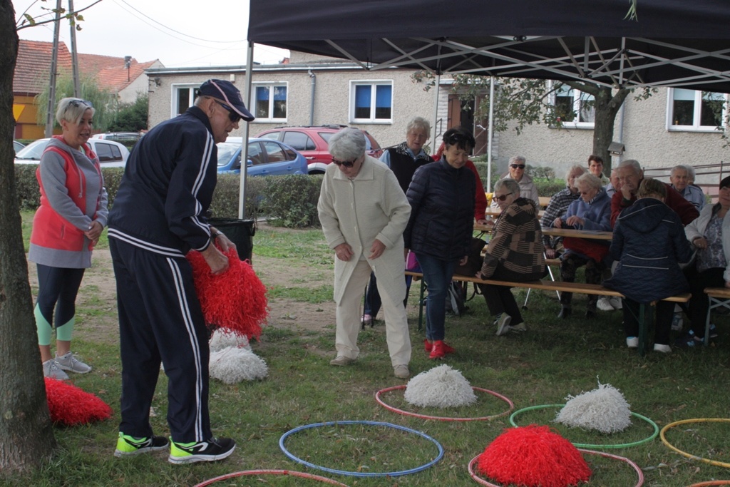 Integracyjny piątek nad jeziorem w Kunicach         
