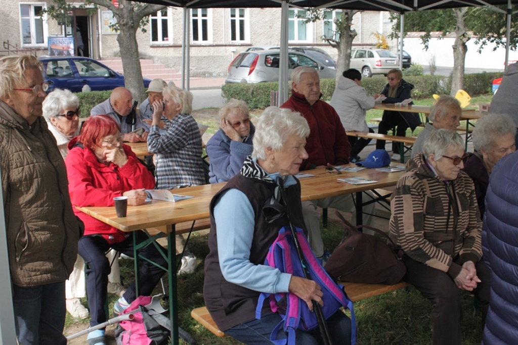 Integracyjny piątek nad jeziorem w Kunicach         
