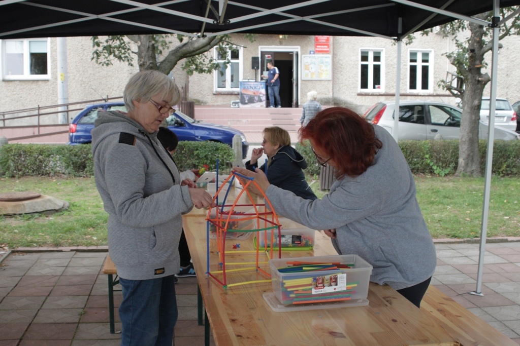 Integracyjny piątek nad jeziorem w Kunicach         

