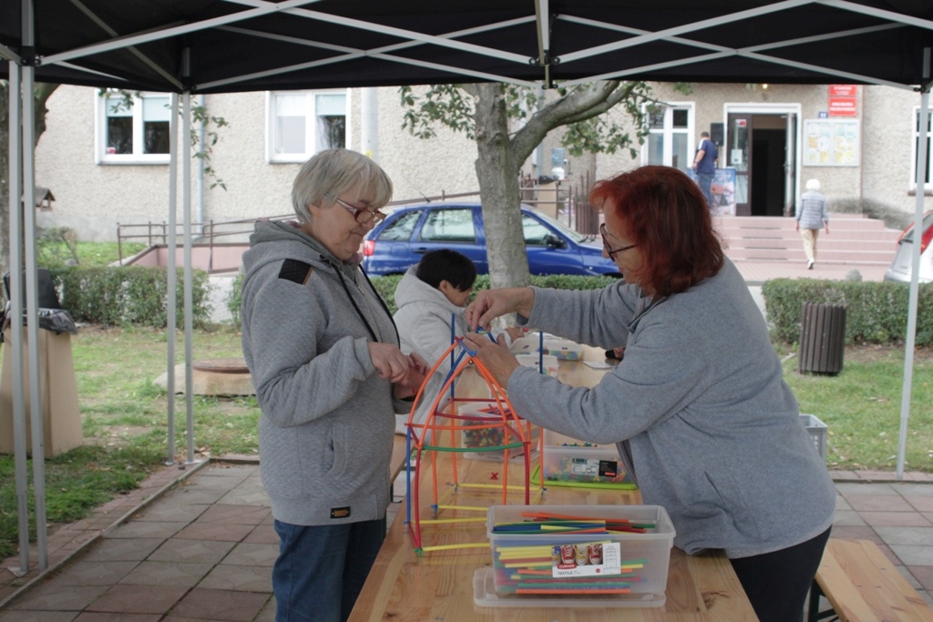 Integracyjny piątek nad jeziorem w Kunicach         
