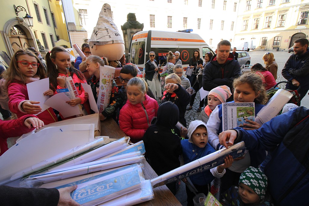 Uczestnicy wędrówek z legnickim Julkiem otrzymali certyfikaty