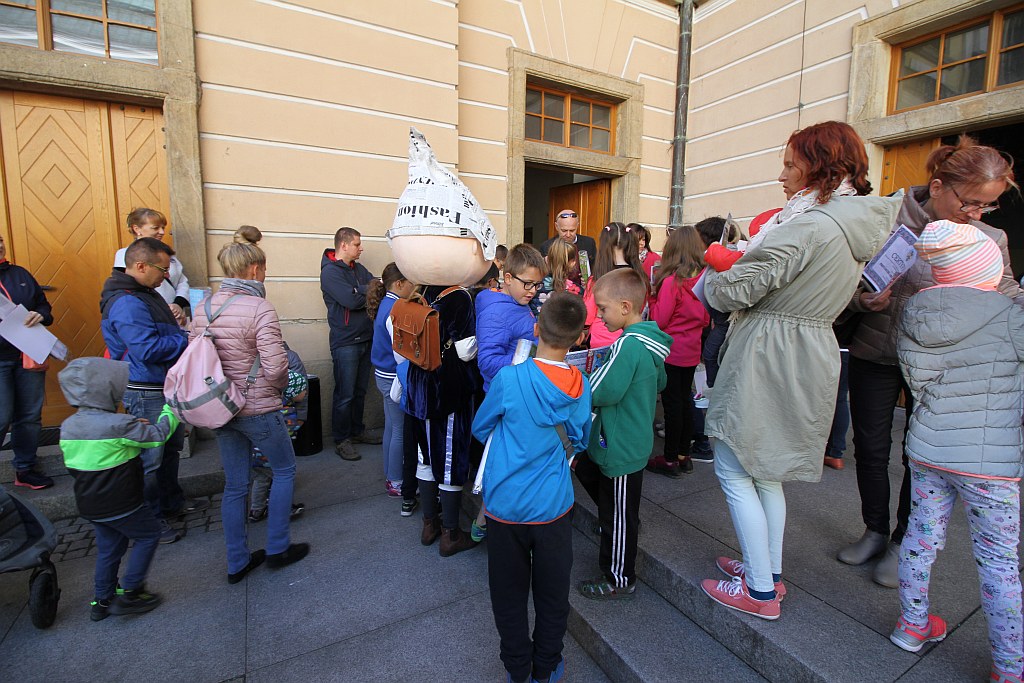 Uczestnicy wędrówek z legnickim Julkiem otrzymali certyfikaty