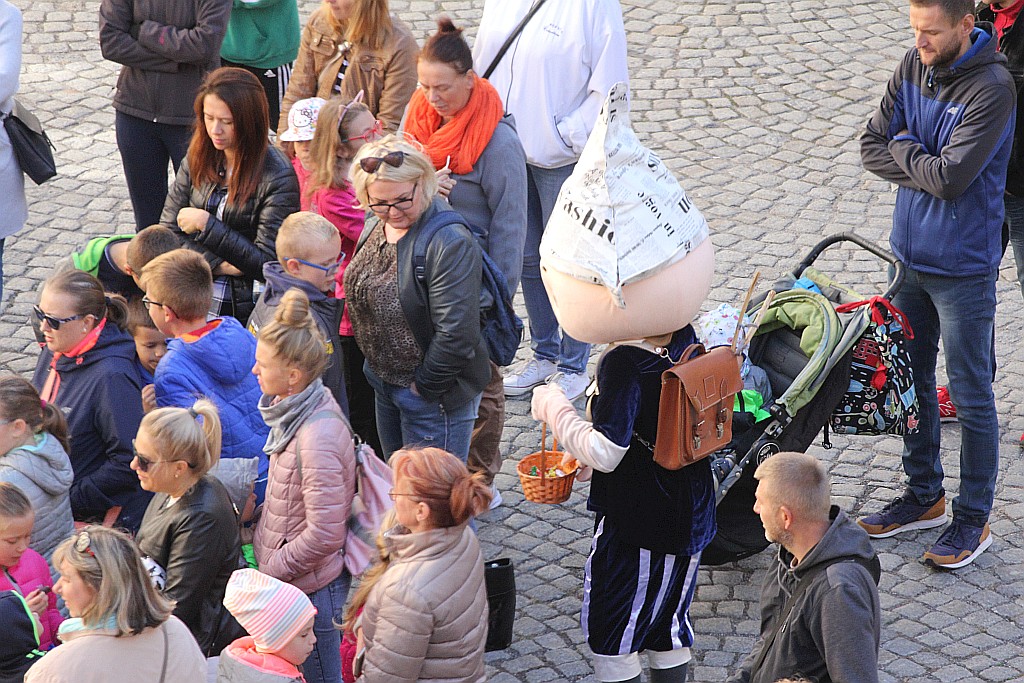Uczestnicy wędrówek z legnickim Julkiem otrzymali certyfikaty