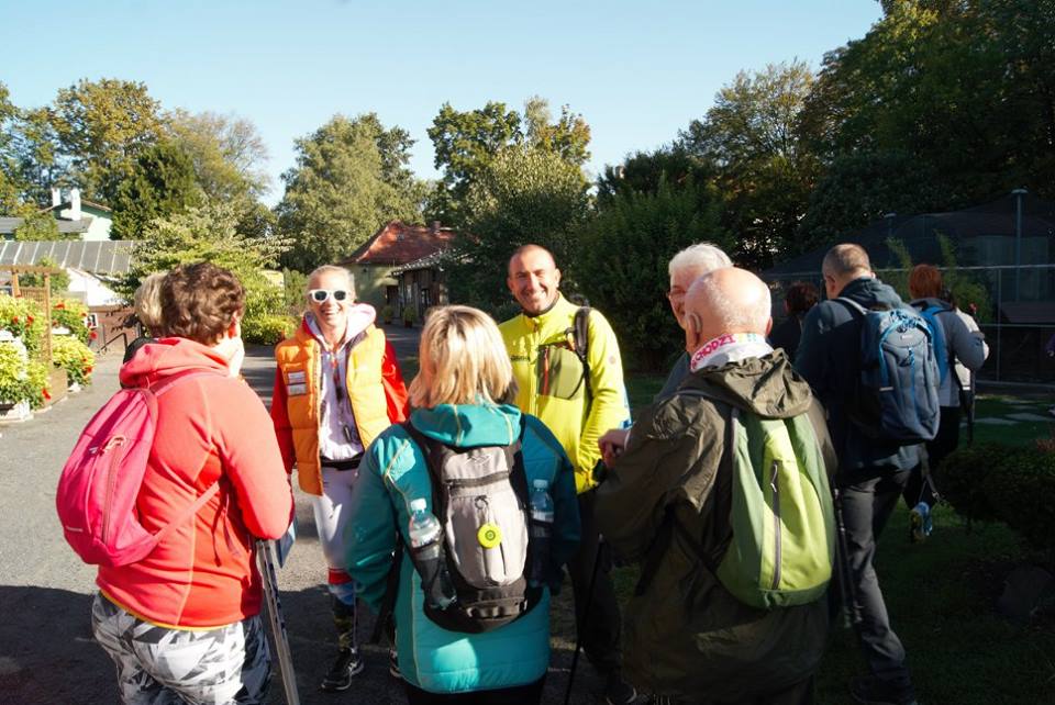 Osiemdziesiąt osób na jesiennym rajdzie nordic walking