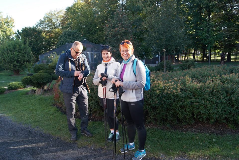 Osiemdziesiąt osób na jesiennym rajdzie nordic walking