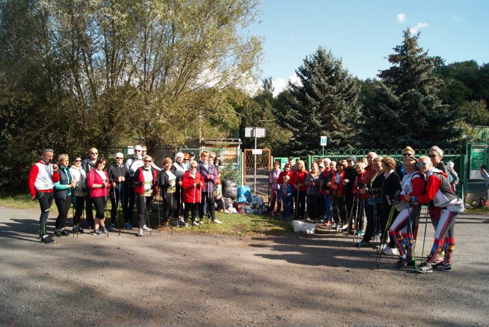 Osiemdziesiąt osób na jesiennym rajdzie nordic walking