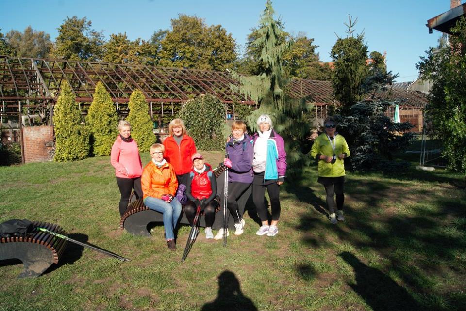 Osiemdziesiąt osób na jesiennym rajdzie nordic walking