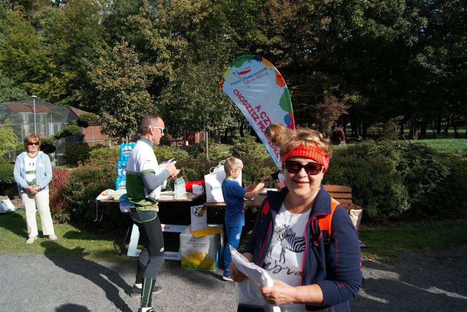 Osiemdziesiąt osób na jesiennym rajdzie nordic walking