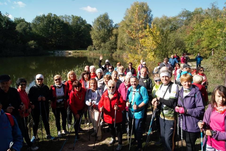 Osiemdziesiąt osób na jesiennym rajdzie nordic walking