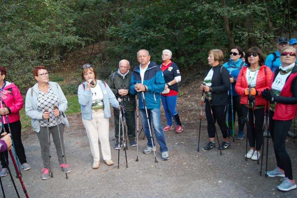Osiemdziesiąt osób na jesiennym rajdzie nordic walking