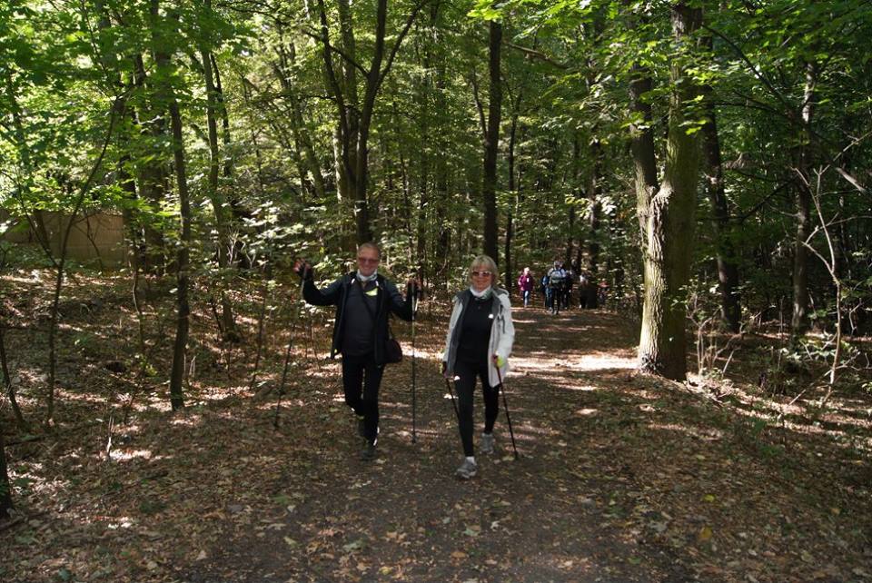 Osiemdziesiąt osób na jesiennym rajdzie nordic walking