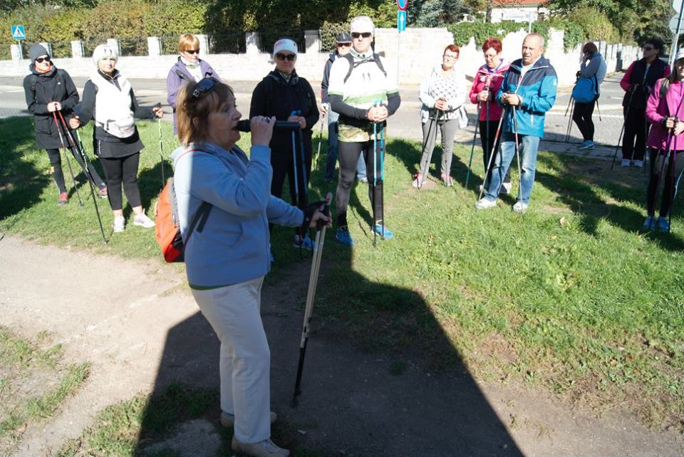 Osiemdziesiąt osób na jesiennym rajdzie nordic walking