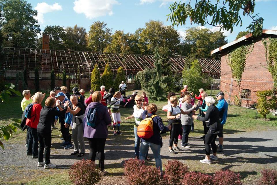 Osiemdziesiąt osób na jesiennym rajdzie nordic walking