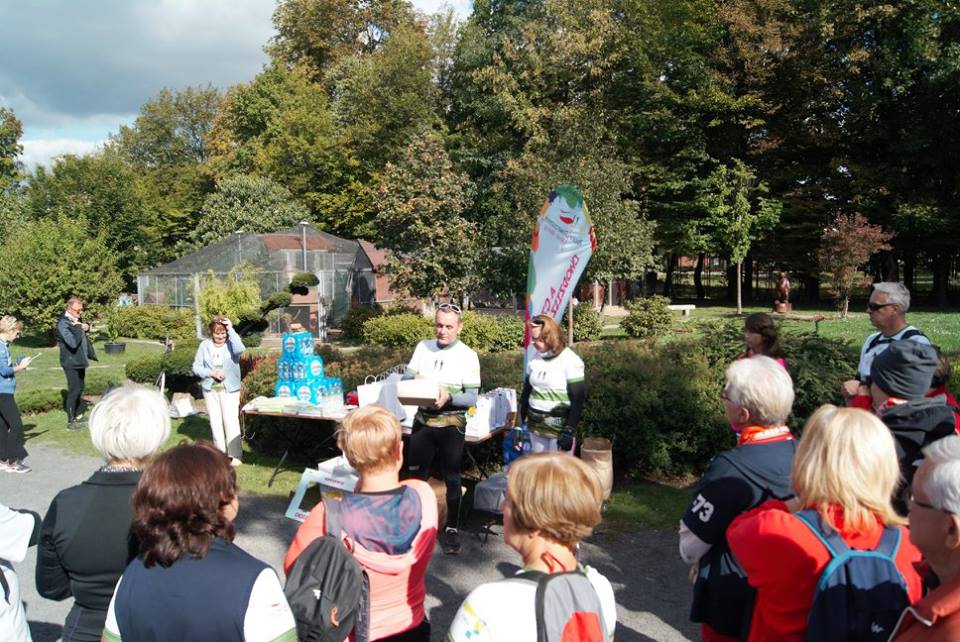 Osiemdziesiąt osób na jesiennym rajdzie nordic walking