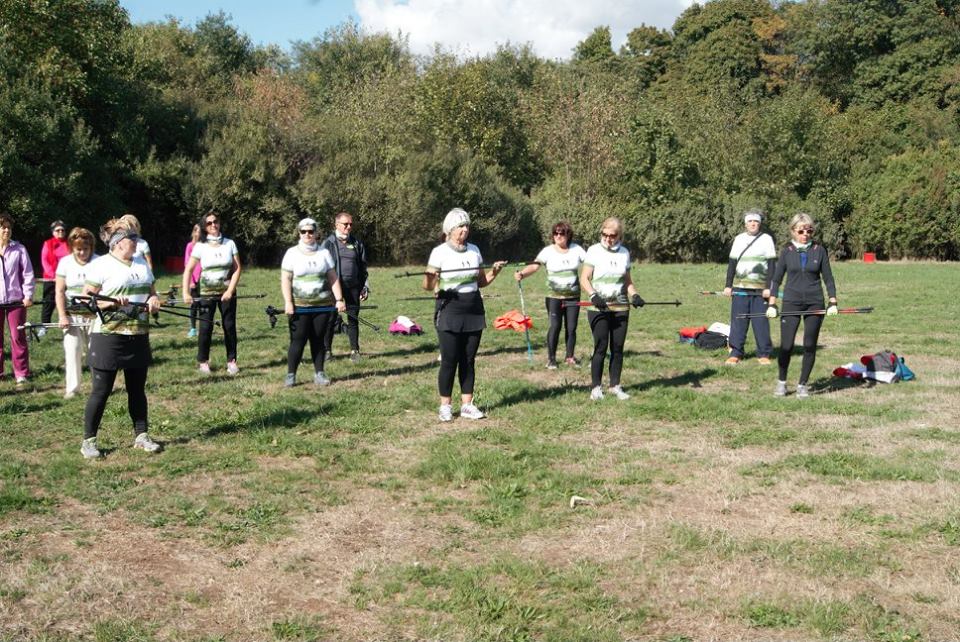 Osiemdziesiąt osób na jesiennym rajdzie nordic walking