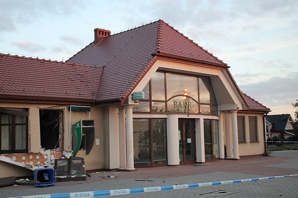 W Kunicach doszło do próby kradzieży bankomatu    	